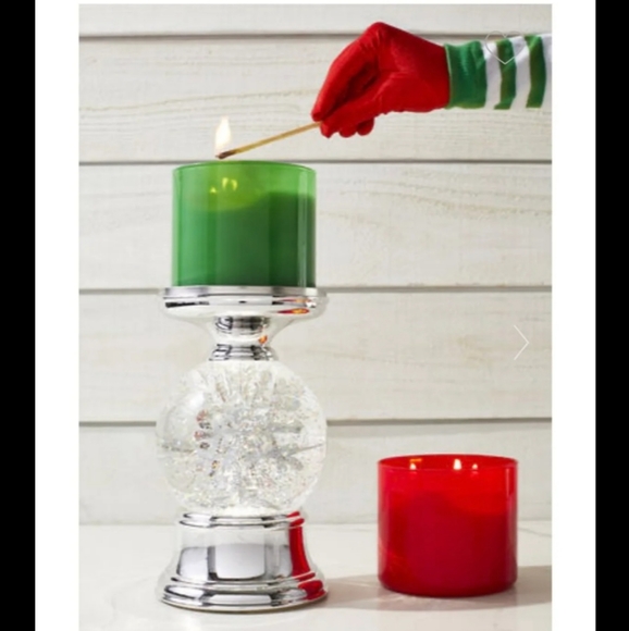🎅 BATH & BODY WORKS Snowflake Water Globe 3 Wick Pedestal Candle Holder 🎅